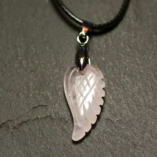 Collier pendentif en pierre - aile gravée 24mm quartz rose