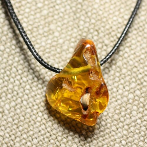Collier pendentif en ambre naturelle 28mm n24