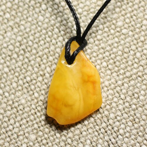 Collier pendentif en ambre naturelle 29mm n9
