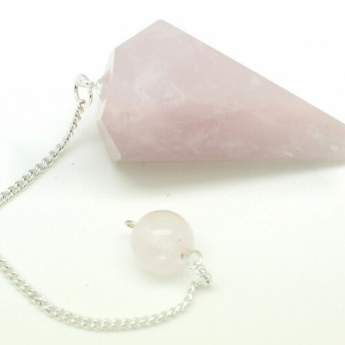 Pendule métal argenté rhodium et pierre quartz rose prisme triangle facetté 36mm rose clair