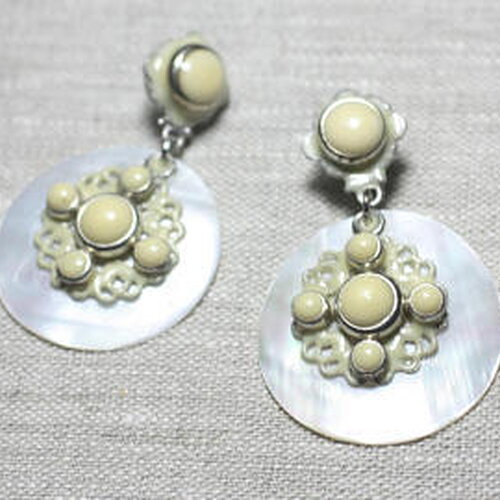 Boucles d'oreilles résine ccb nacre blanc jaune clous pendantes cercles arabesques 37mm - ethnique vintage designer francais - 8