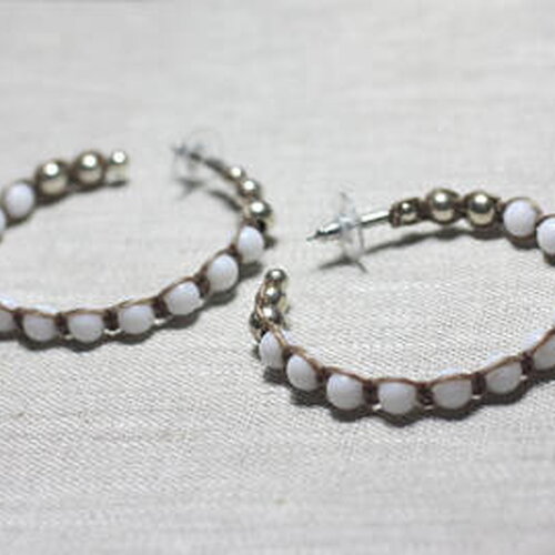 Boucles d'oreilles résine ccb blanc beige macramé anneaux créoles cercles 56mm - ethnique vintage designer francais - 8741140026