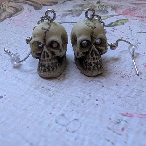 Boucles d’oreilles crânes à strass , collection "halloween"