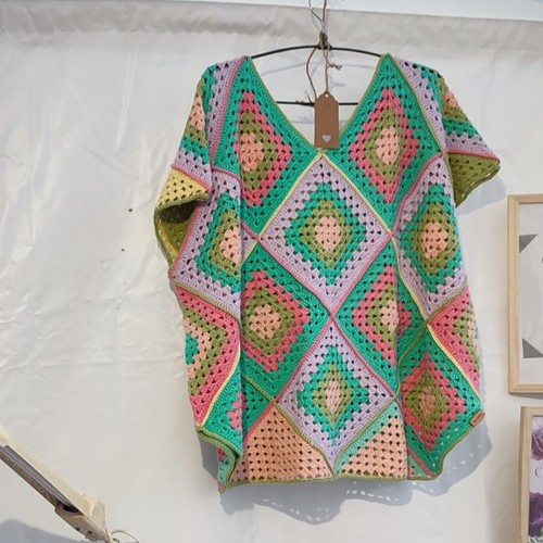 Haut femme carrés multicolore, fait main
