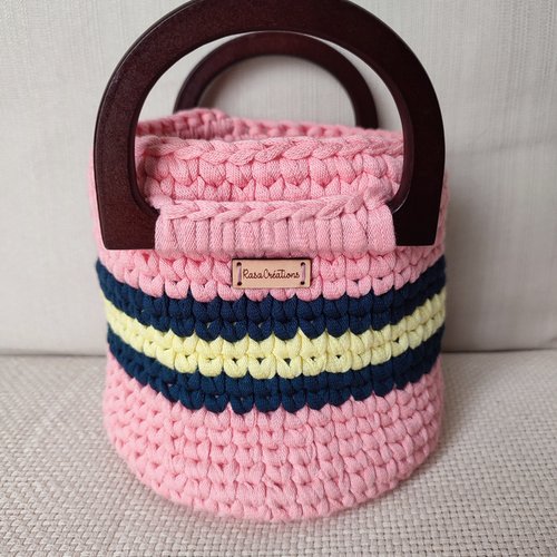 Sac à main rose pastel et rayures bleu foncé et jaune