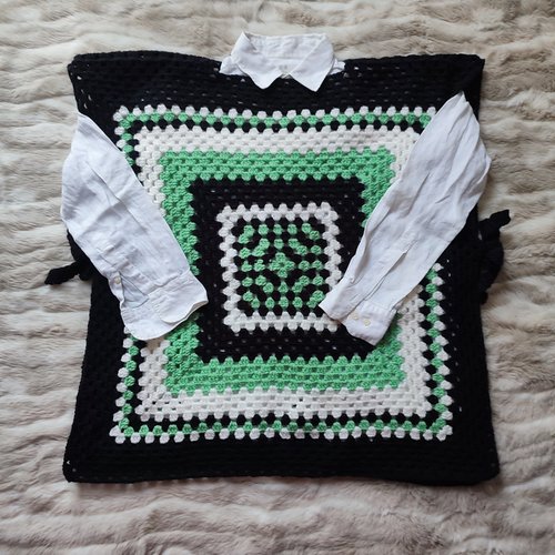 Chasuble hypnotique,vert,noir, blanc fait main