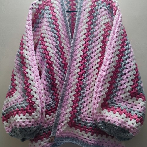 Cardigan girly rose, blanc, gris fait main