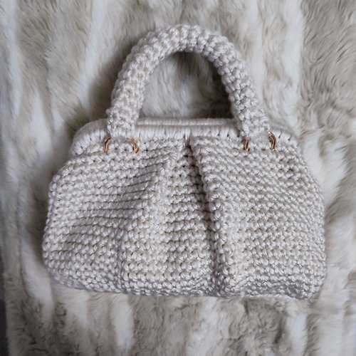 Sac à main beige avec fil métallique doré fait main