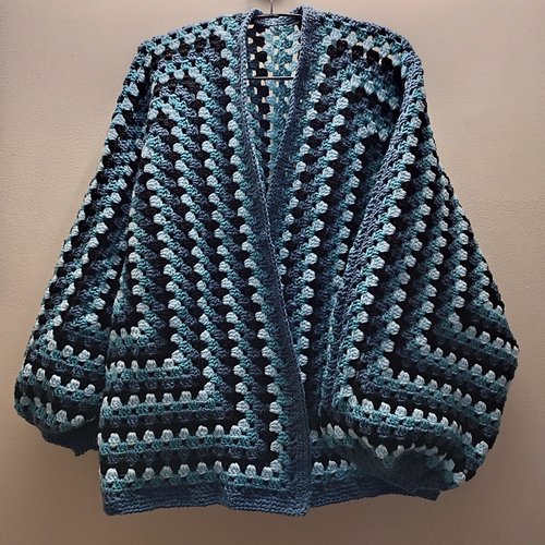 Cardigan le grand bleu fait main oversize