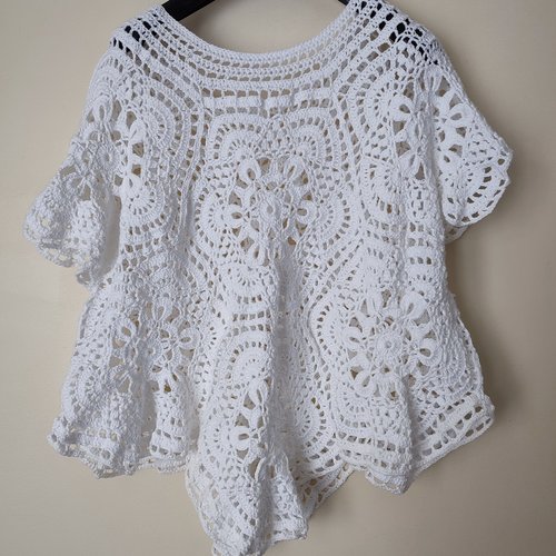 Haut bohème crocheté main blanc pour femme