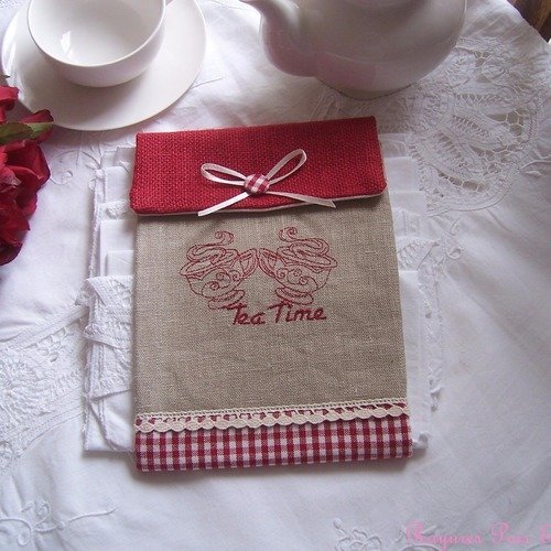 Présentoir pour serviettes d'invités brodé rouge médoc " esprit tea time champêtre"