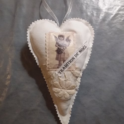 Coeur noël décoré,  en drap ancien , "fillette ange tradition de noël
