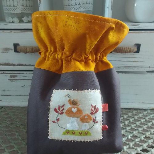 Pochon automne brodé