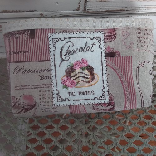 Corbeille vide poche  avec broderie chocolat de paris