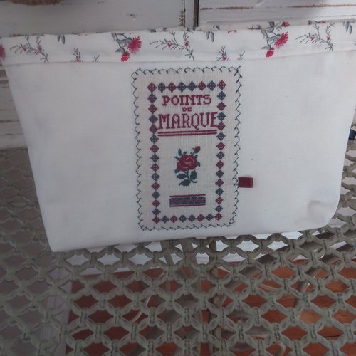 Corbeille vide poche  avec broderie thème couture