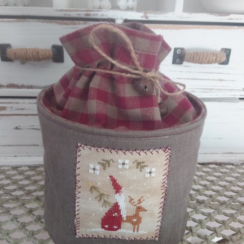 Pochon rond brodé noël