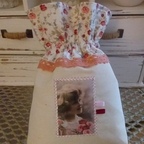 Pochon en drap ancien fillette et roses
