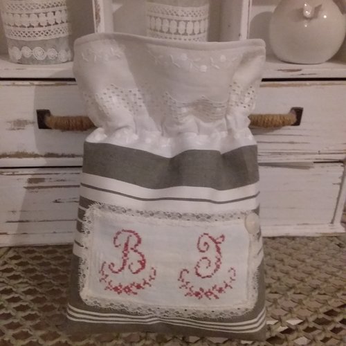 Pochon en toile à matelas et dentelle