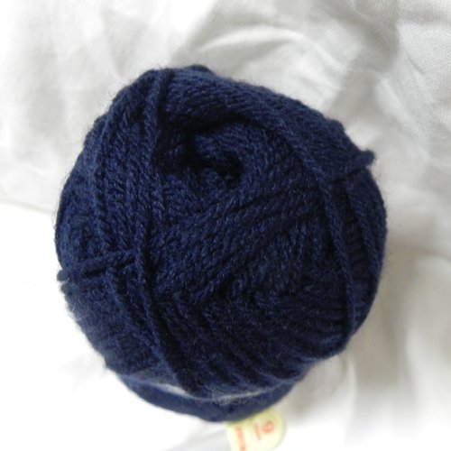 Pelote laine bleu marine  100 % acrylique  aiguilles 3