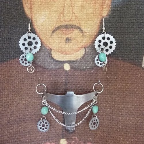 Parure boucles d'oreilles et pendentif métal argenté, rouages de montre et perles turquoise. upcycling. bijoux matériaux recyclés