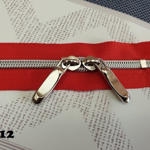 Zip rouge argenté sur mesure , fermeture à glissiere métalisée , double curseurs massif argent special sac