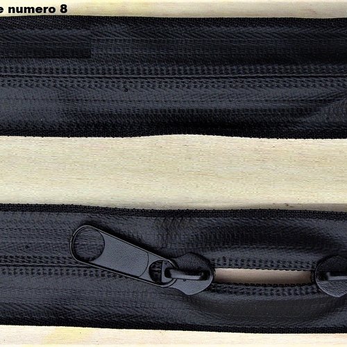 Fermeture etanche spéciale sac  , double curseurs , noire invisible no 8, longueur sur mesure maxi 60 cm ,