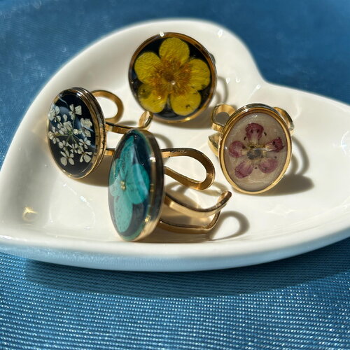 Bague ajustable en résine avec fleurs séchées, bague fleur femme - cadeau idéal