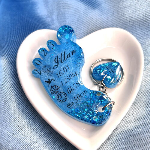 Porte-clés en résine semelle de bébé  - souvenir de naissance - cadeau de naissance - détail de baptême