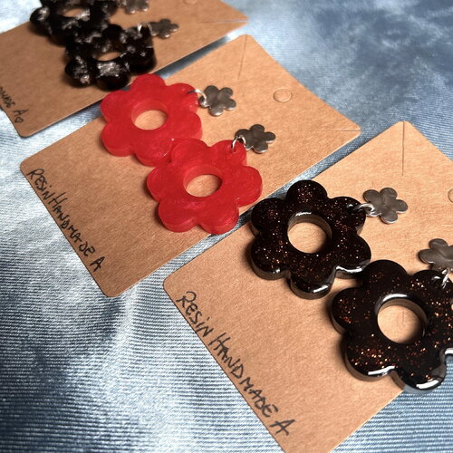 Boucles d'oreilles pendantes en forme de fleur - un cadeau idéal pour les femmes