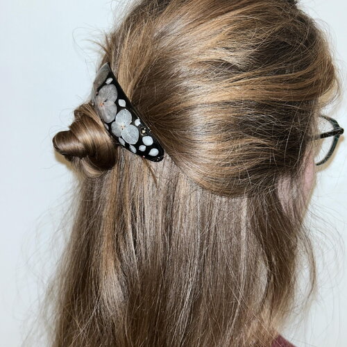 Pince à cheveux ovale dorée et noir avec des fleurs d'hortensia séchées - un cadeau unique