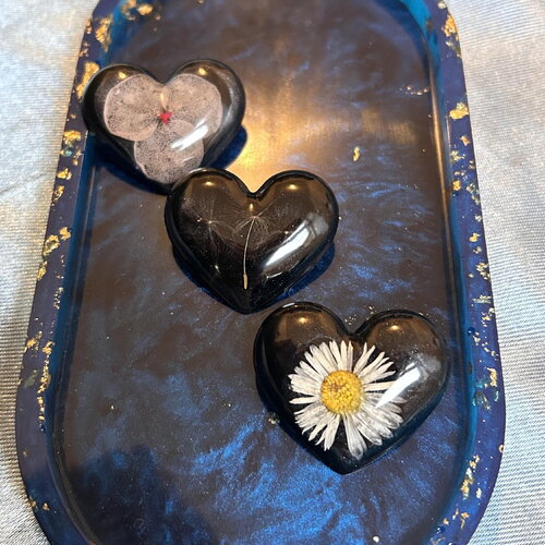 Broche en résine en forme de cœur - motif floral - un cadeau parfait pour femmes