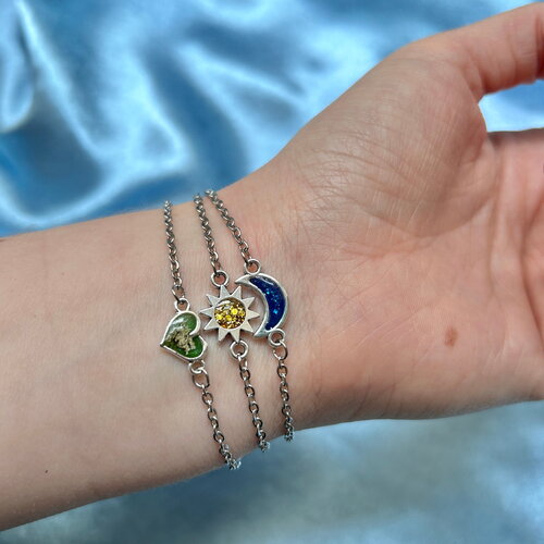 Bracelet argentée réglable, pendentifs en forme de cœur, de soleil et de lune