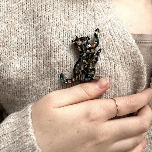 Broche en résine et fleurs séchées, broche chat noir - un cadeau idéal pour les femmes et les amoureux des chats