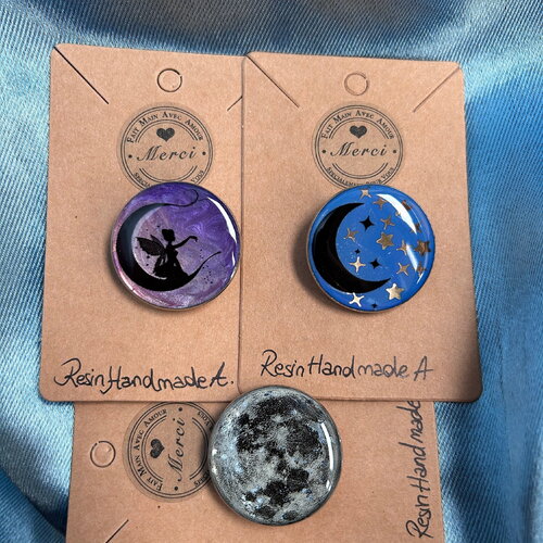 Broche ronde en résine pour femmes avec motif: la lune - pour femmes