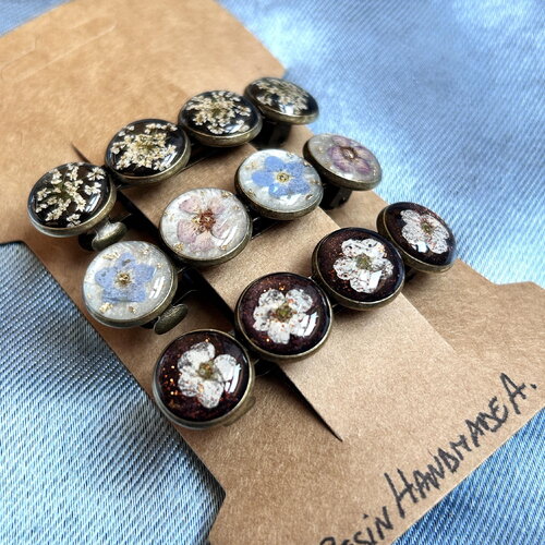 Pinces à cheveux style vintage en résine et fleurs séchées - un cadeau idéal