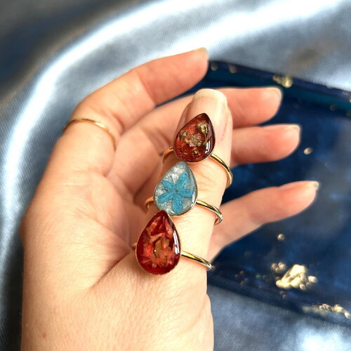 Bague réglable doré avec de vraies fleurs séchées - un cadeau idéal