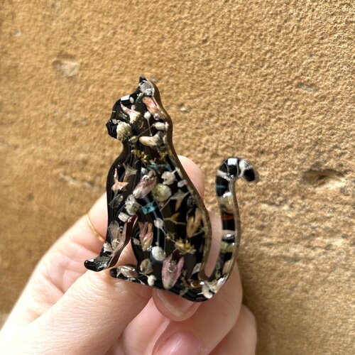 Broche en résine et fleurs séchées, broche chat noir - un cadeau idéal pour les femmes et les amoureux des chats