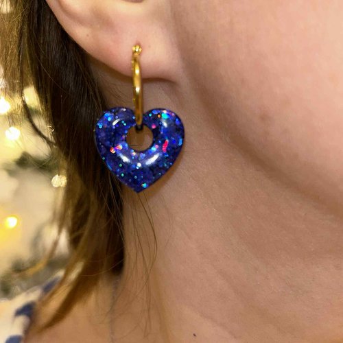 Créoles avec pampilles en résine - boucles d'oreilles - forme de cœur - bijoux femme