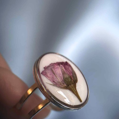 Bague ajustable en résine avec fleur séchée - sakura