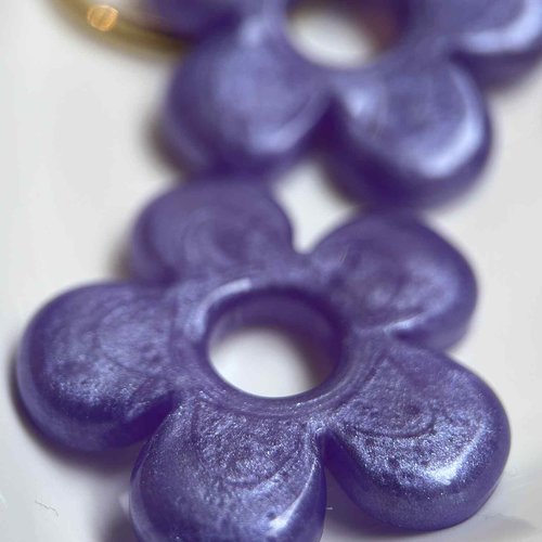 Créoles doré avec pampilles fleurs en résine