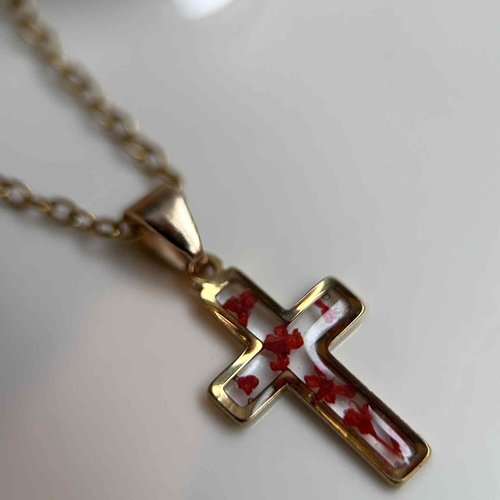 Collier avec pendentif croix - fleurs naturelles séchées - un cadeau parfait
