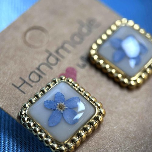 Clous d'oreilles carré avec myostis séchées - puces d'oreilles