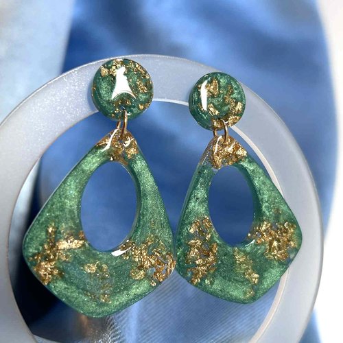 Boucles d'oreilles pendantes - résine et paillettes
