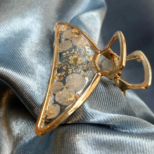 Pince à cheveux doré avec fleurs séchées