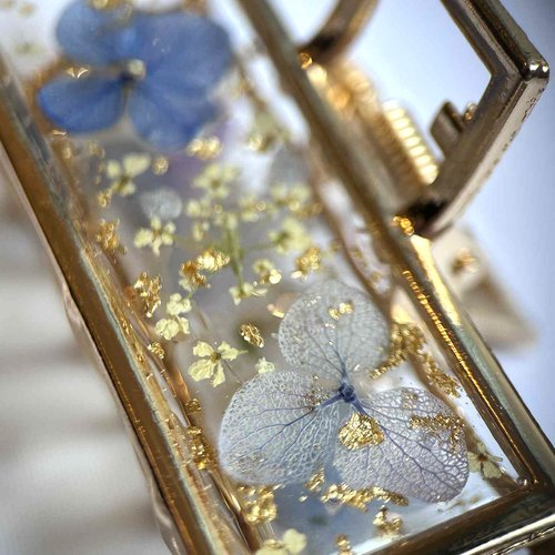 Pince à cheveux doré avec fleurs séchées