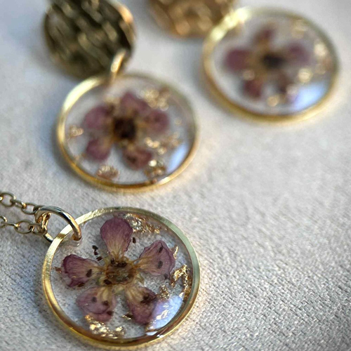 Parure de bijoux doré - fleurs naturelles séchées
