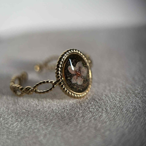 Bague doré ajustable - ovale avec fleurs séchées