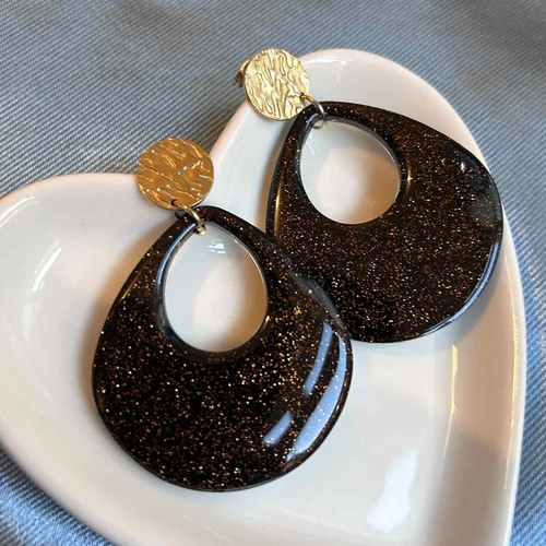 Boucles d'oreilles pendantes en résine noir