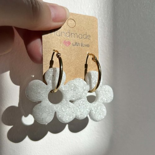 Boucles d'oreilles créoles doré en acier inoxydable avec pampilles fleurs