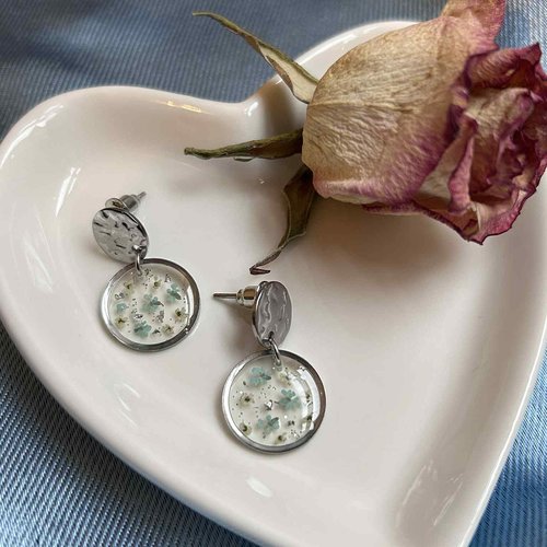 Boucles d'oreilles pendantes rondes en résine avec fleurs séchées